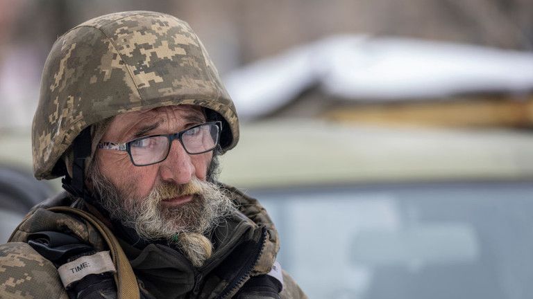 Ukrajinská armáda väčšinou „veľmi starí muži“ – veliteľ ukrajinskej armády