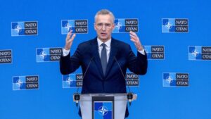 Tento muž patrí do zvieracej kazajky. Prečo? Stoltenberg hovorí, že: NATO umožní Ukrajine zaútočiť na Rusko s F-16