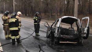 Ukrajinská raketa zasiahla civilné auto (VIDEO)