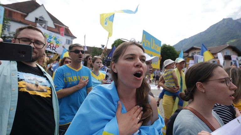 Len 8 % Ukrajincov je pripravených zdvihnúť zbrane proti Rusku – prieskumník verejnej mienky
