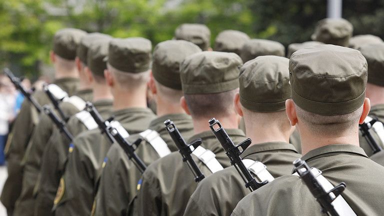 Ukrajina zmrazila všetky konzulárne služby pre mužov vo vojenskom veku v zahraničí – správa