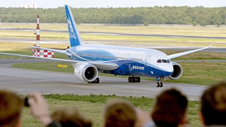 Boeing obviňuje výrobné problémy z ruských sankcií – WSJ