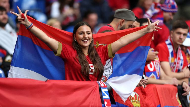 SLEDUJTE srbských fanúšikov skandujúcich ‚Vladimir Putin!‘ na Euro 2024