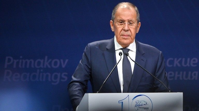 Západ chce narušiť vzťahy medzi Ruskom, Indiou a Čínou – Lavrov