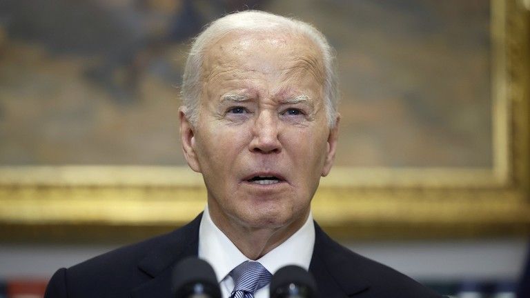 Biden obvinil Elona Muska zo snahy „kúpiť si voľby“