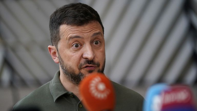 Zelensky sa sťažuje na „pomalú“ vojenskú pomoc USA