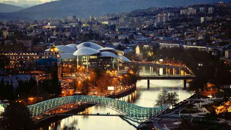 Zástupca Ukrajiny v Gruzínsku kupoval práčky – Tbilisi