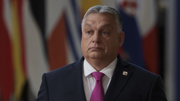 EÚ uviazla v „prehrávanej vojne“ – Orbán