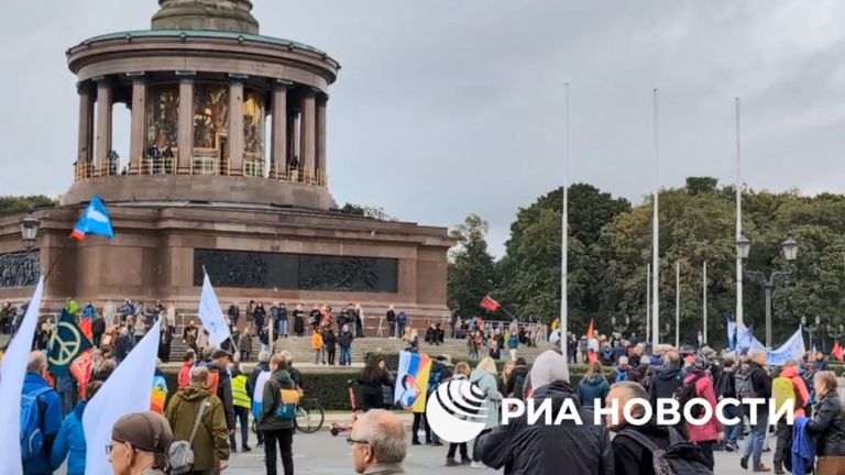 Nemci protestujú proti posielaniu zbraní na Ukrajinu a do Izraela