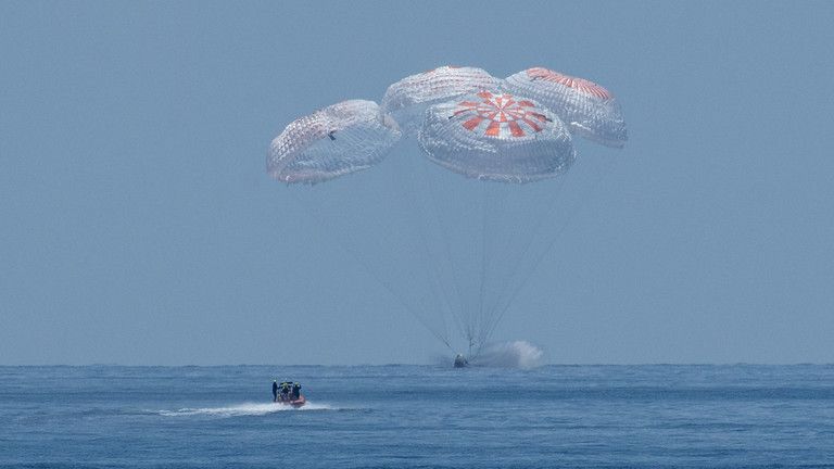 Americká vláda sa obávala, že vesmírna loď môže zasiahnúť žraloky – Musk