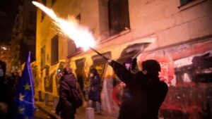 Gruzínska polícia zatkla na protivládnom proteste vyše 100 ľudí