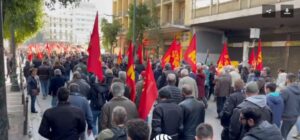 Tisíce ľudí protestovali proti návšteve šéfa NATO v členskom štáte bloku