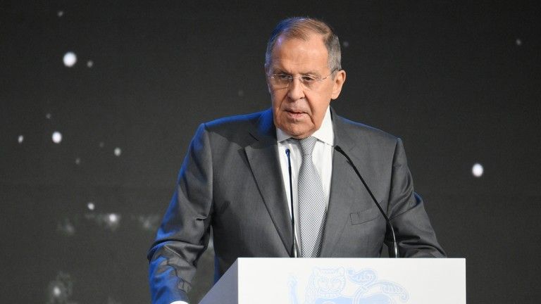 USA a Spojené kráľovstvo tlačia „kontinentálnu Európu“ do boja proti Rusku – Lavrov