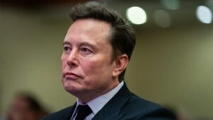 Elon Musk vyhlasuje vojnu Deep State potom, keď sme sa dozvedeli, že viac ako desať vládnych agentúr investovalo miliardy do tlačovej agentúry Reuters, aby vyrobili falošné správy proti lídrovi Space X!