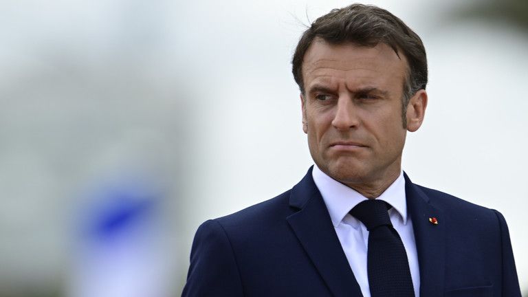 Macron vypískany počas návštevy francúzskeho ostrova zasiahnutého cyklónom