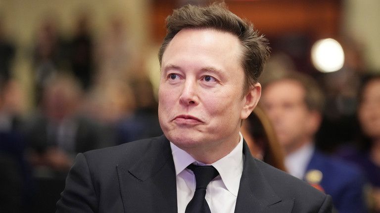 „Prestaňte darovať Wikipedii“ – Musk