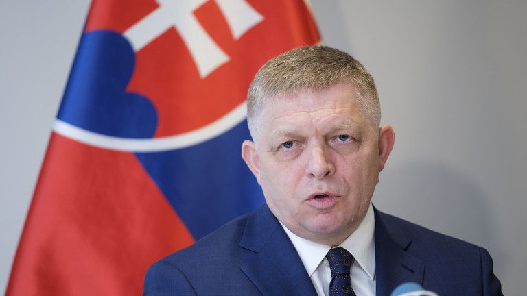 Robert Fico pohrozil vetovaním pomoci Ukrajine