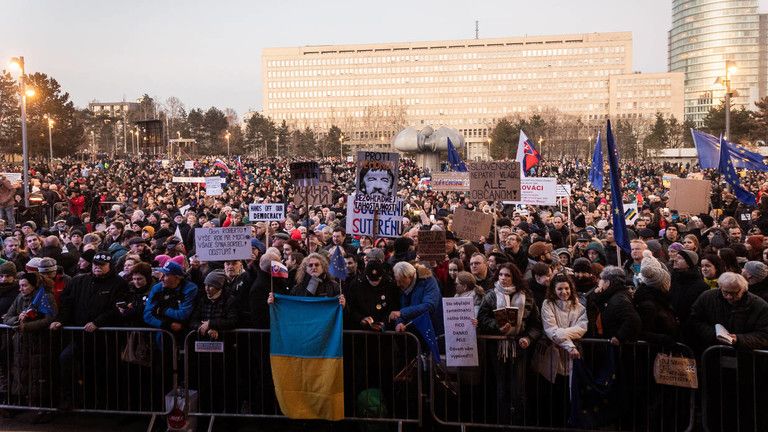 Slovensko ukazuje prstom na Kyjev kvôli protivládnym protestom