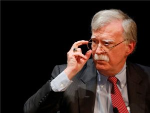 John Bolton sa prebúdza z nočného zlého sna. Federálna ochranka pre verejných činiteľov ukončila jeho ochranu