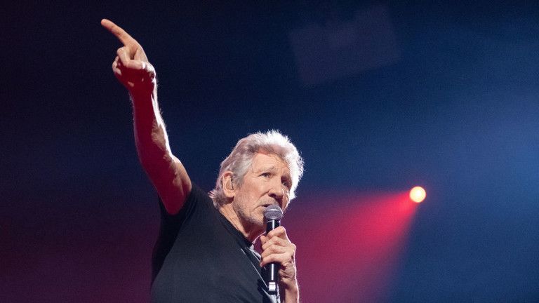 „Bábka v rukavičkách“ Zelensky „irelevantný“ pre mierový proces na Ukrajine – Roger Waters