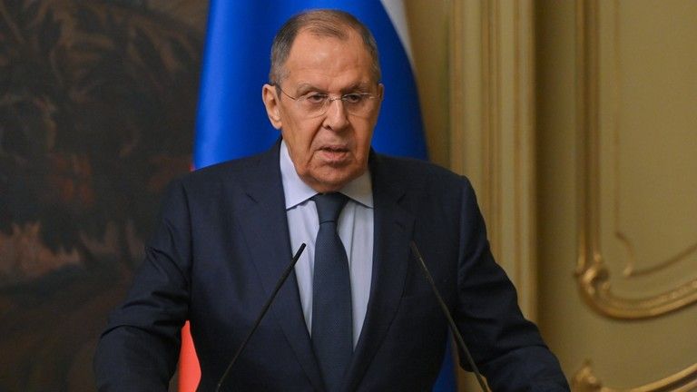 Lavrov zvažuje rozhodnutie USA zastaviť zdieľanie informácií s Ukrajinou