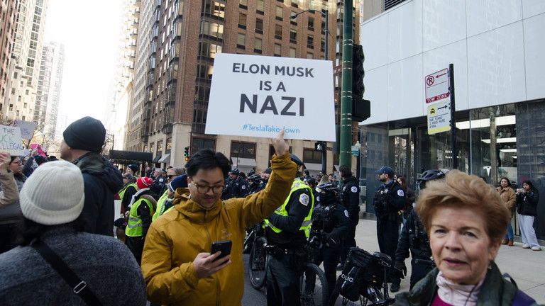 Elon Musk viní z protestov Tesly Sorosa